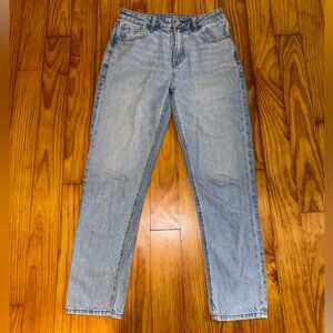 Size: 2 short American Eagle Mom Jeans (used)